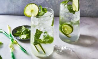 refreshing mojito with ice
